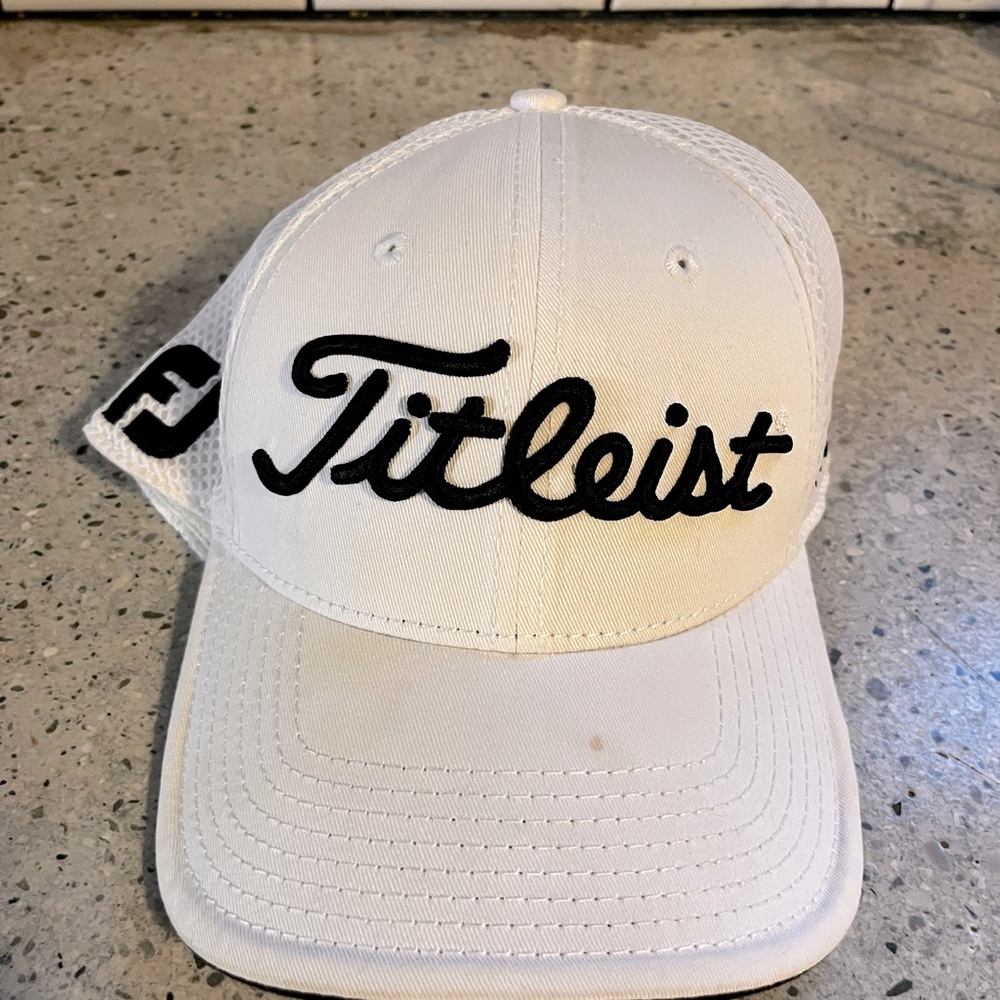 Titleist fitted golf hat white/black L/XL footjoy proV1 New Era